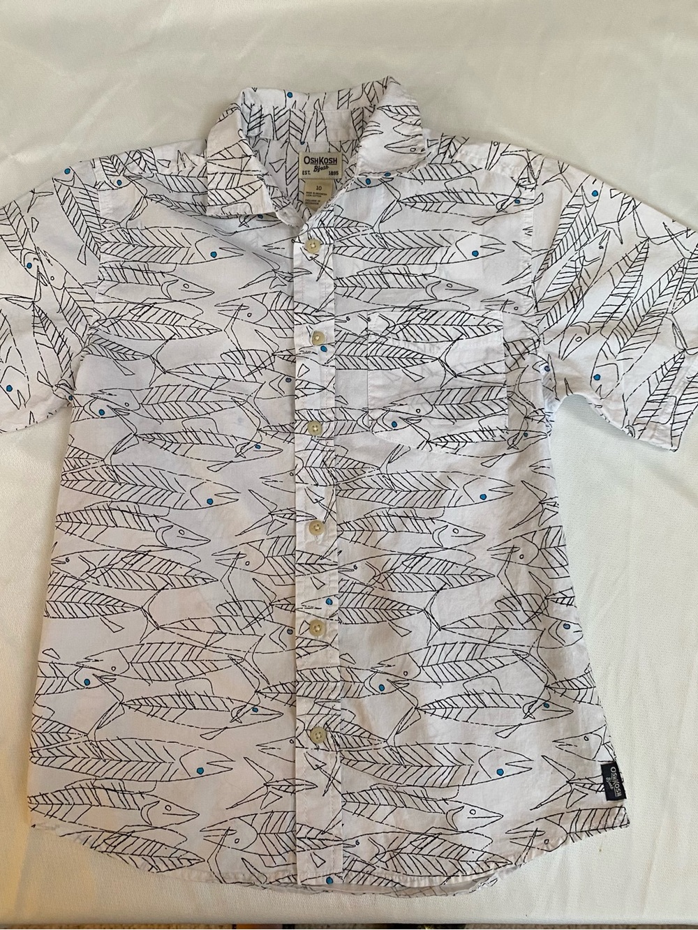 OshKosh B'gosh boys SZ 10 Collared B/W Short-Sleeve Fish Print Button Down Shirt